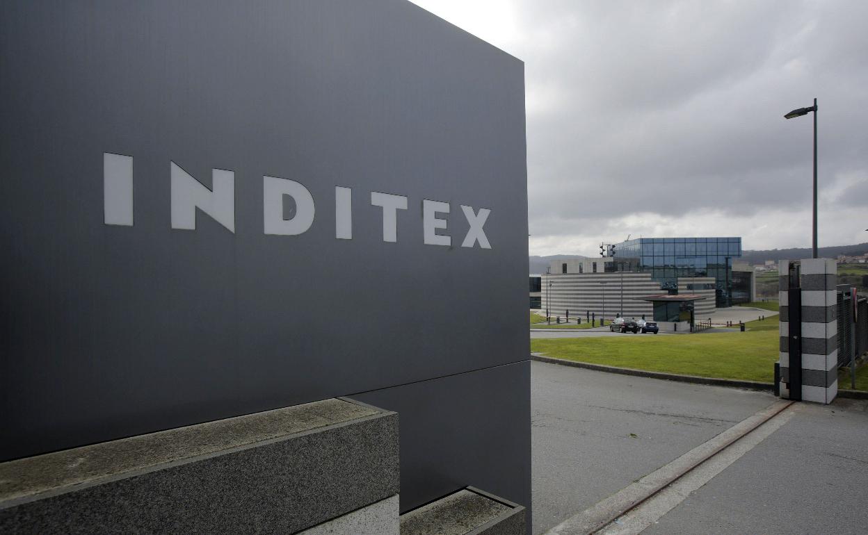 Vista de la entrada a la sede central del grupo Inditex, en Arteixo, Galicia.