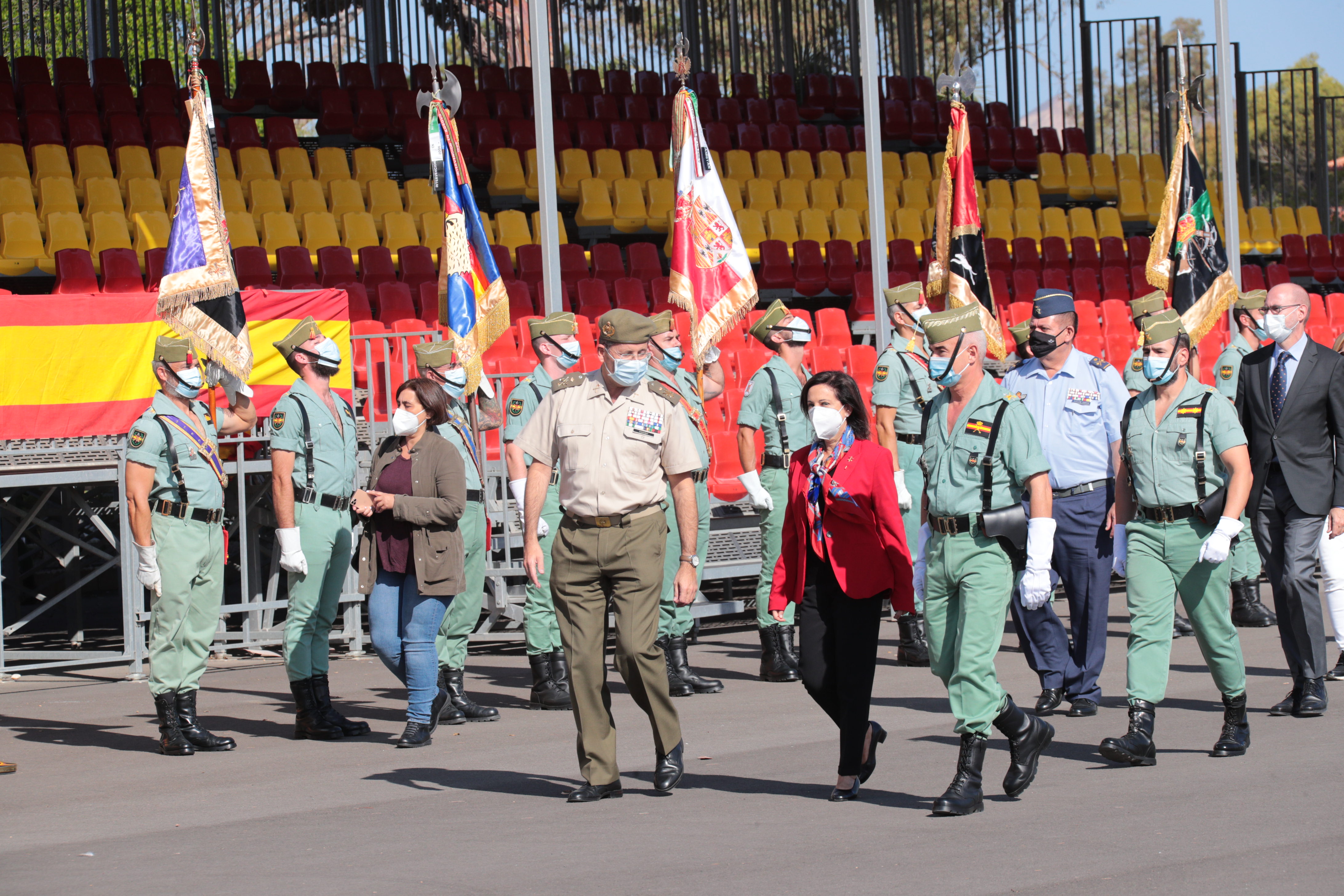 Fotos: La ministra Robles supervisa la brigada experimental