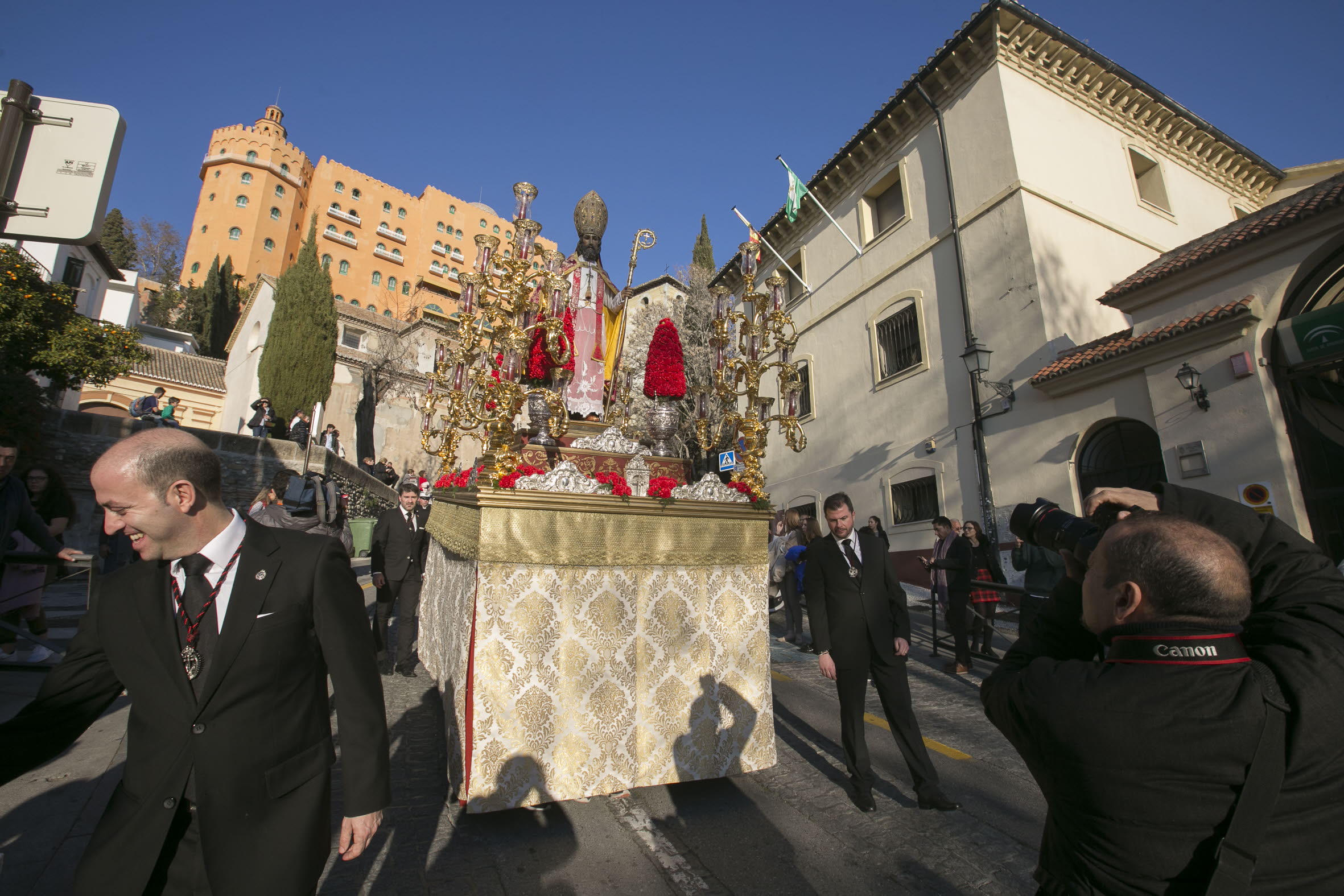 Procesión de San Cecilio en el barrio del Realejo.