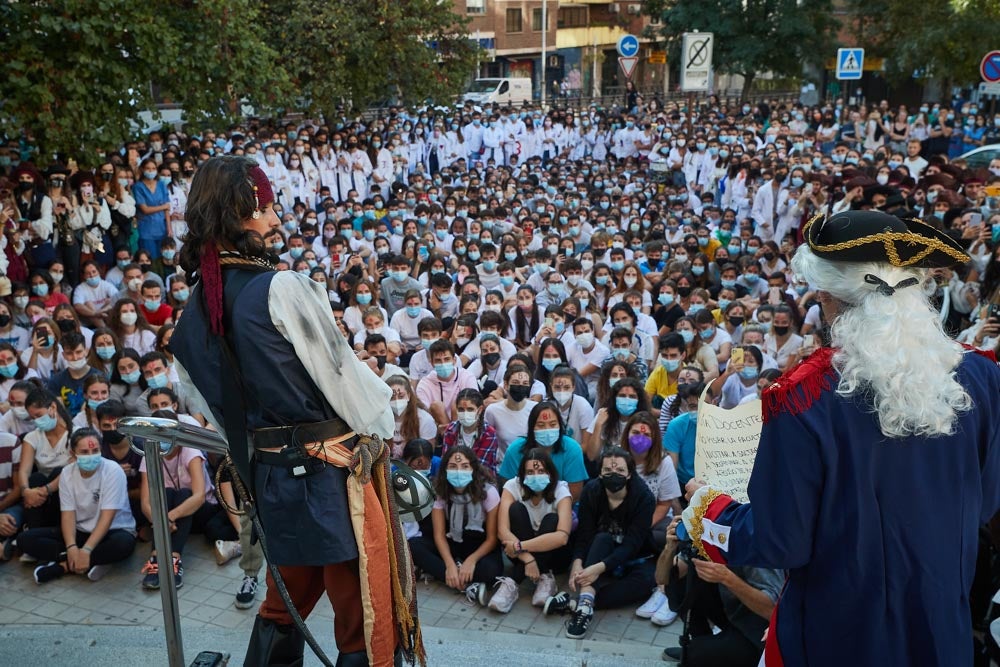 Los estudiantes han inspirado su ya tradicional festejo en una estética realacionada con las películas de 'Piratas del Caribe'