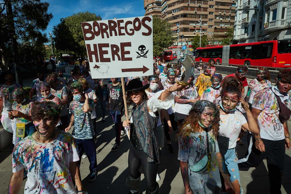 Los estudiantes han inspirado su ya tradicional festejo en una estética realacionada con las películas de 'Piratas del Caribe'