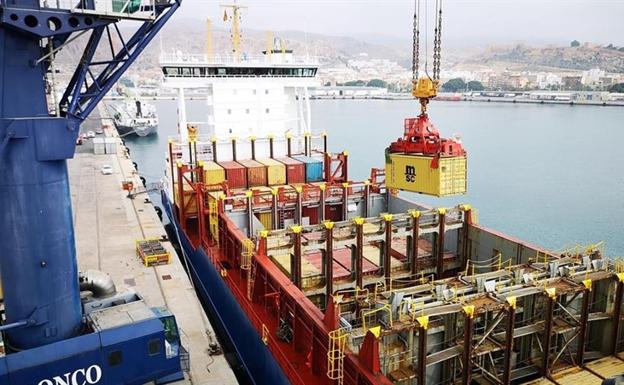 De Puerto de Almería salen más del 50% de los productos almerienses con destino hacia otros países.