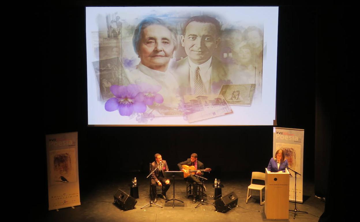 Juan Pinilla, David Caro y Remedios Sánchez, durante el espectáculo de homenaje a Mariluz Escribano.