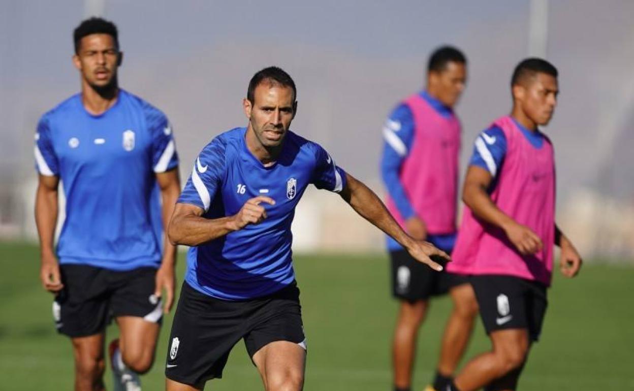 Víctor Díaz, durante un lance de un entrenamiento. 