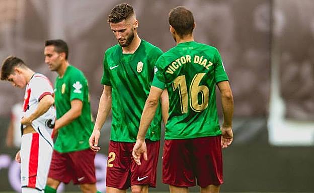 Duarte, cabizbajo tras la dura derrota de Vallecas. 