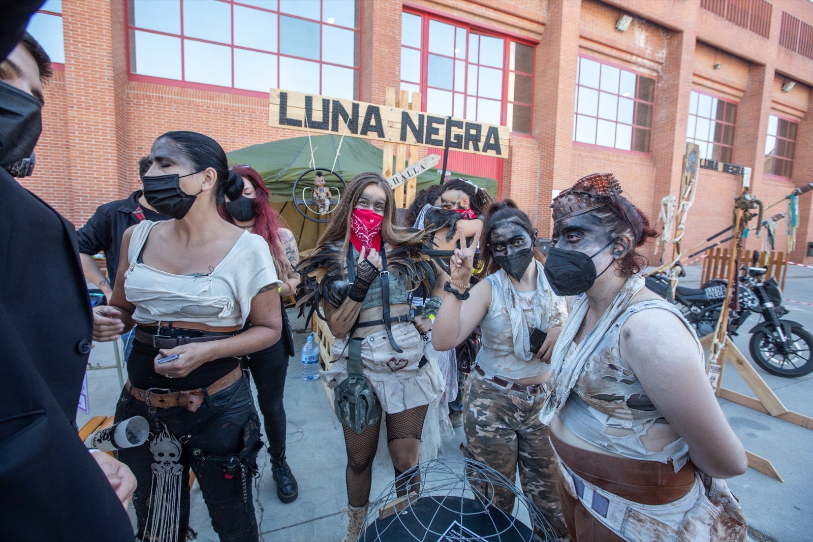 La Ficzone llena la Feria de Muestras de Armilla de aficionados del manga y del kpop.