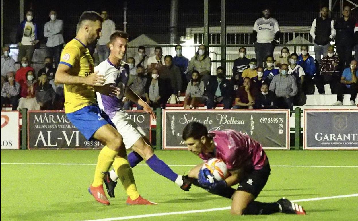 El conjunto blanco volverá a jugar este domingo en el municipal Matías Prats de Torredonjimeno. 