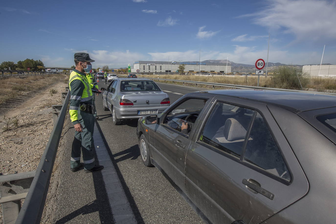 Detenido en Granada el conductor de un vehículo con 128 kilos de marihuana a bordo