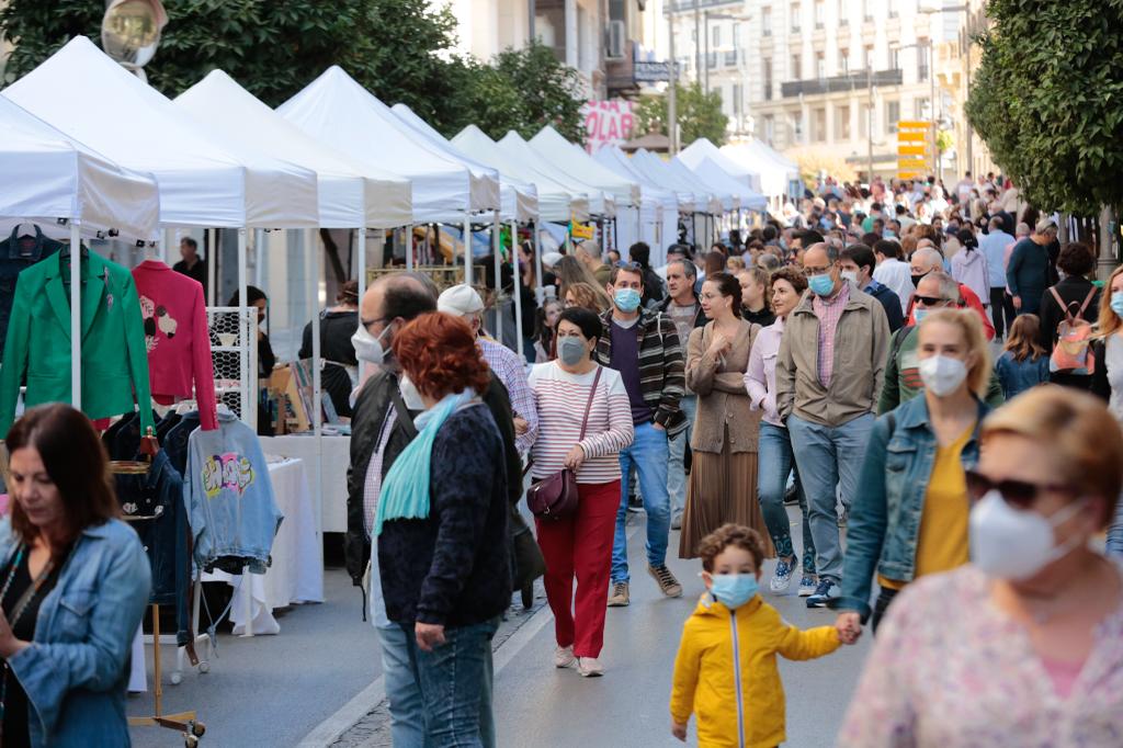 Los granadinos disfrutan de una calle Recogidas inmaculada y con cero emisiones contaminantes.