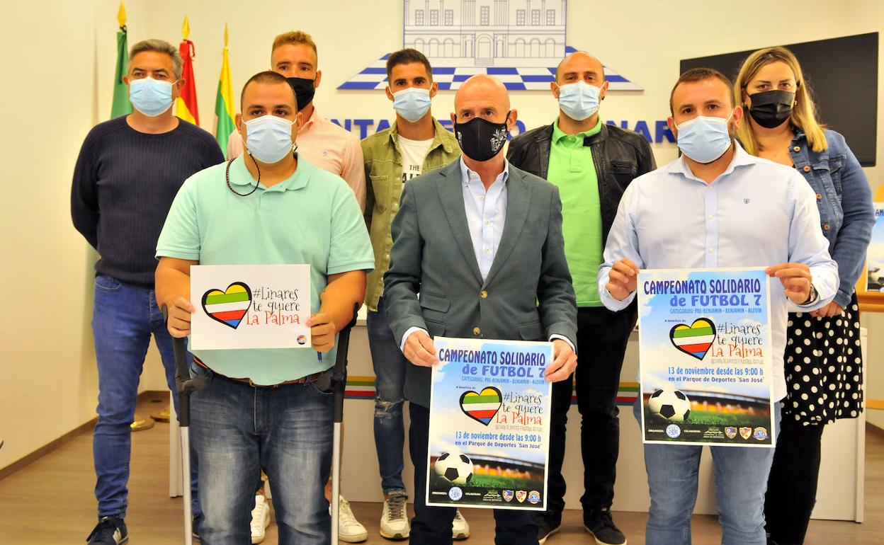 El concejal Pedro Cintero, con organizadores y colaboradores de la iniciativa. 