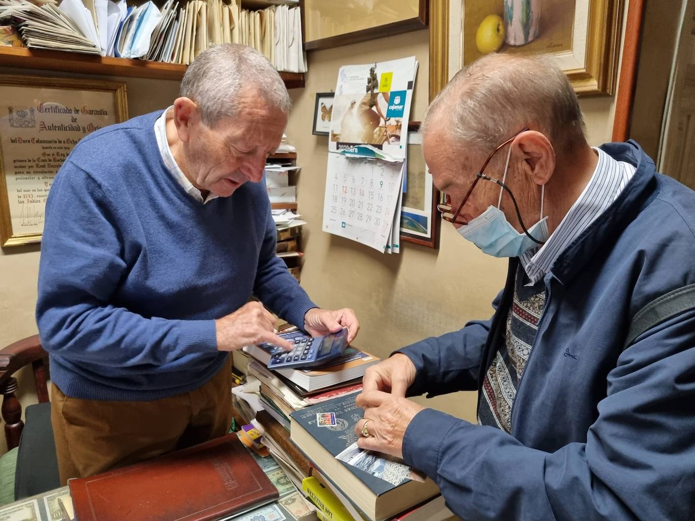 Mariano Villafranca lleva toda su vida dedicado a la numismática. En la filatelia El Galeón cuenta con piezas muy particulares, algunas con hasta 2.000 años de antigüedad. 