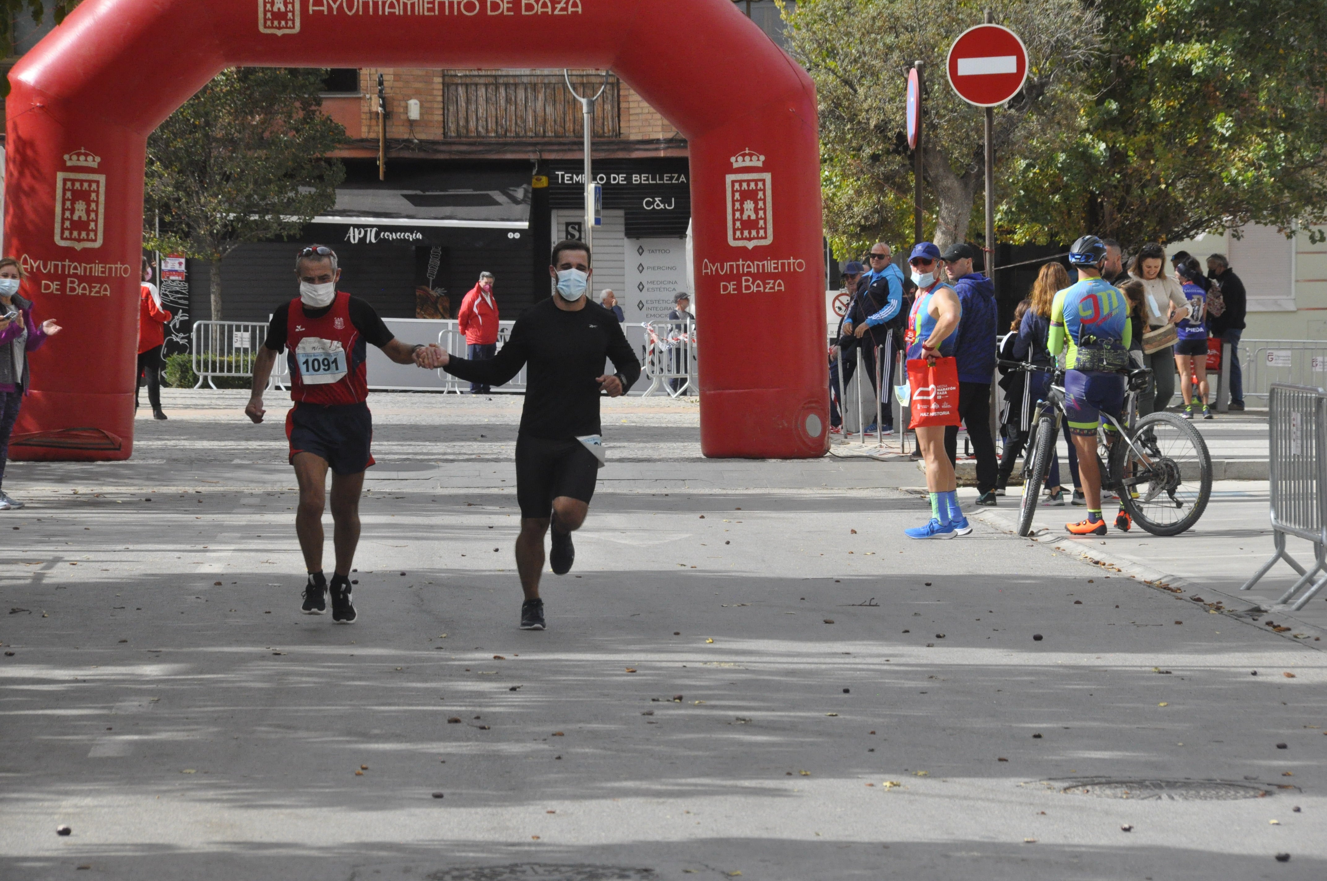 Participantes en la media maratón de Baza