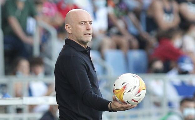 Julián Calero, tras el histórico ascenso, sigue como entrenador del Burgos CF.