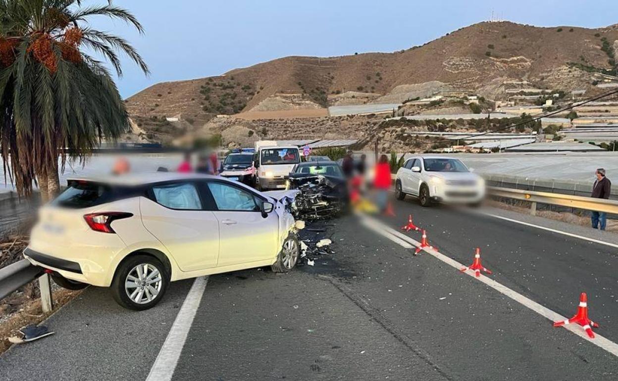 Dos heridos en una colisión múltiple en Carchuna