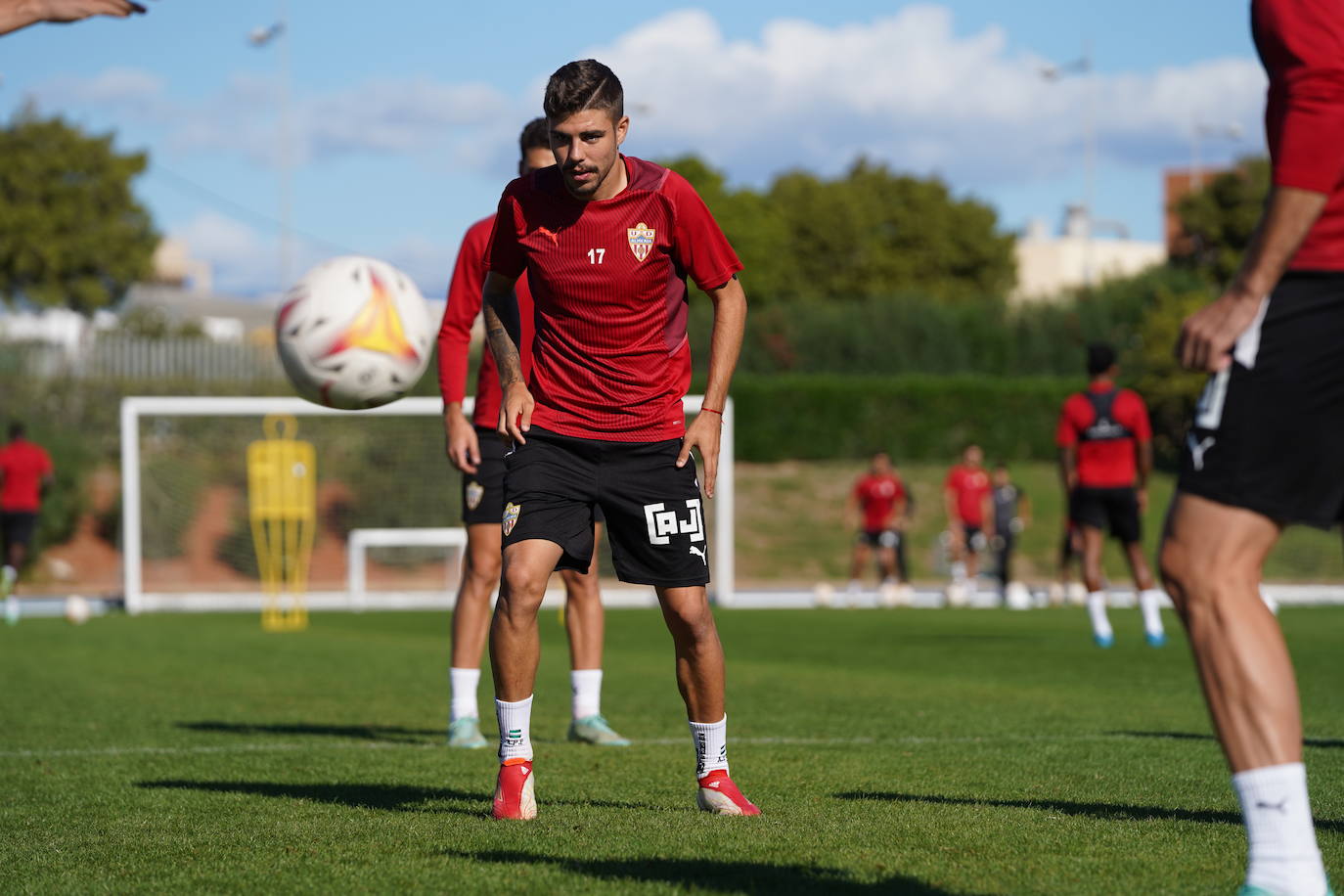 Pozo, atento al balón, si juega tendrá que tener cuidado con un Burgos muy ordenado que saca provecho a las contras. 