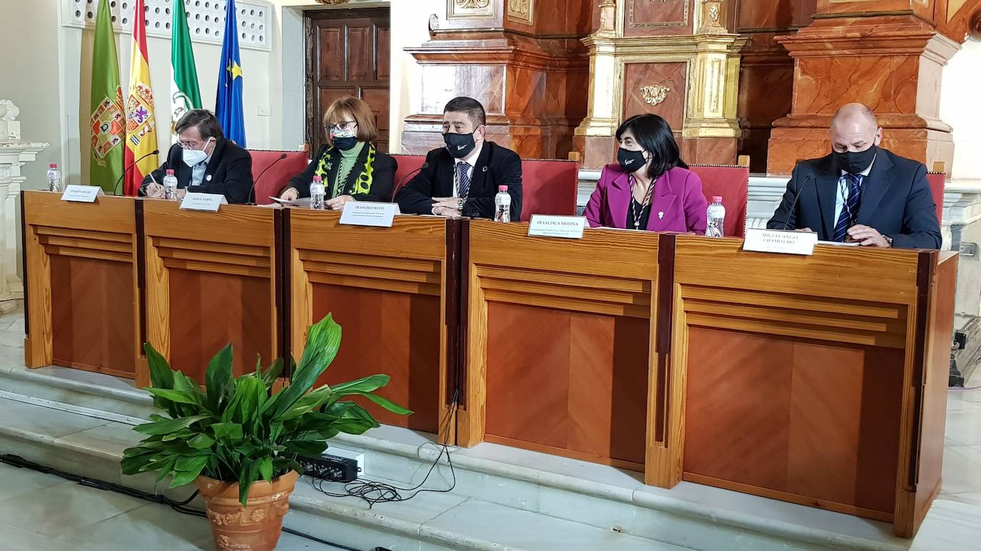 Mesa presidencial de la apertura del curso con Adela Tarifa, Paco Reyes, Francisca Medina y Joaquín Araujo. 