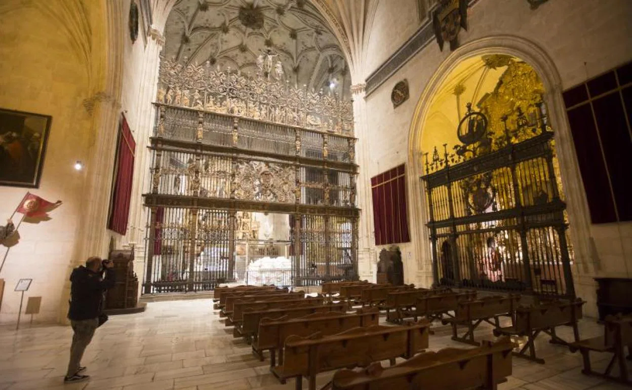 Interior de la Capilla Real un día antes de los festejos programados.