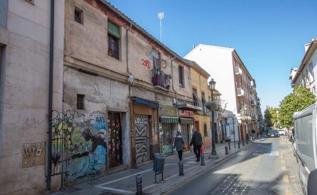 Ruidos y basura alertan a los vecinos del Realejo de la ocupación de casas 