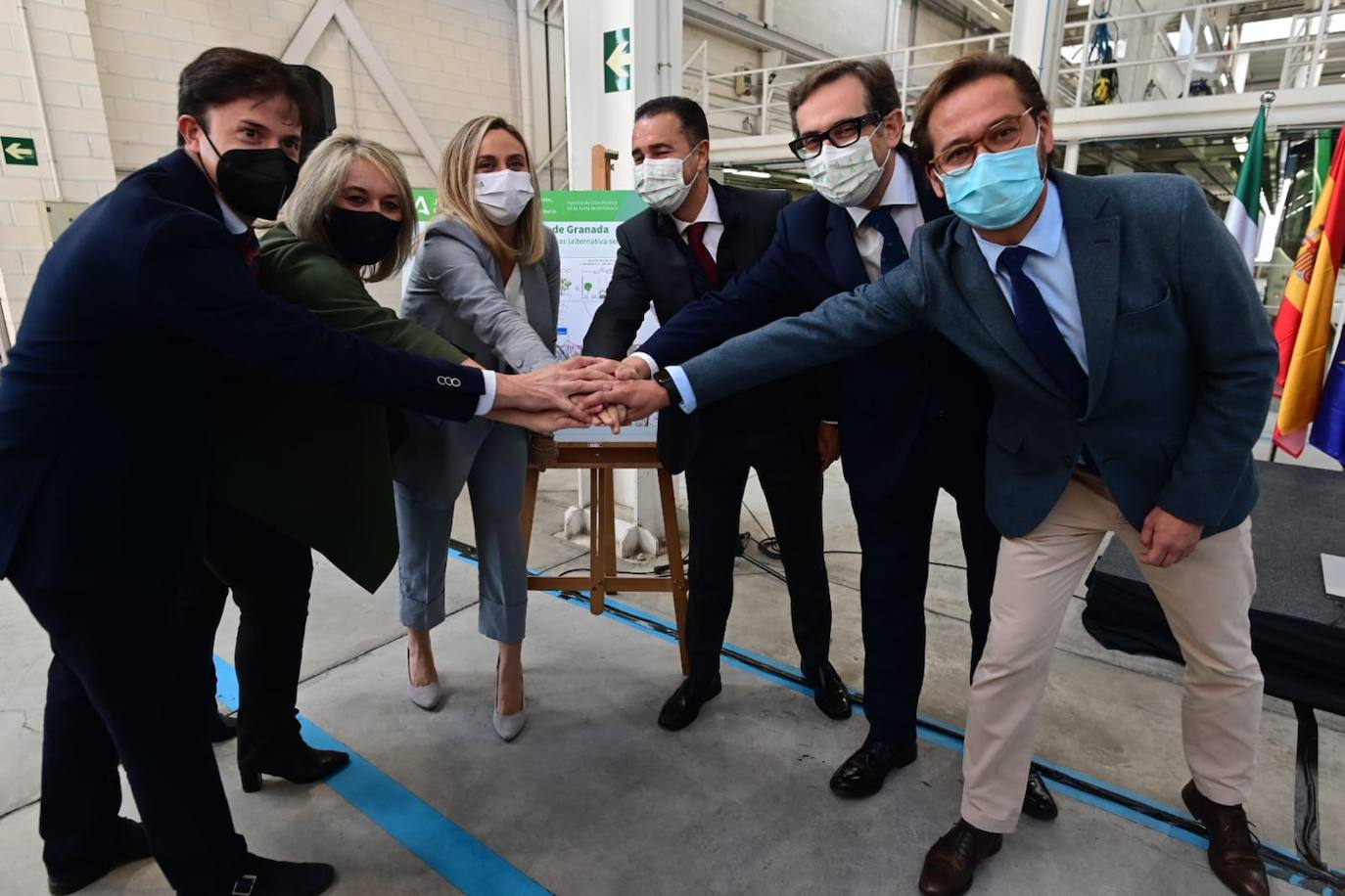 Antonio Narváez y María Merinda Sádaba celebran la llegada del metro a sus municipios. 