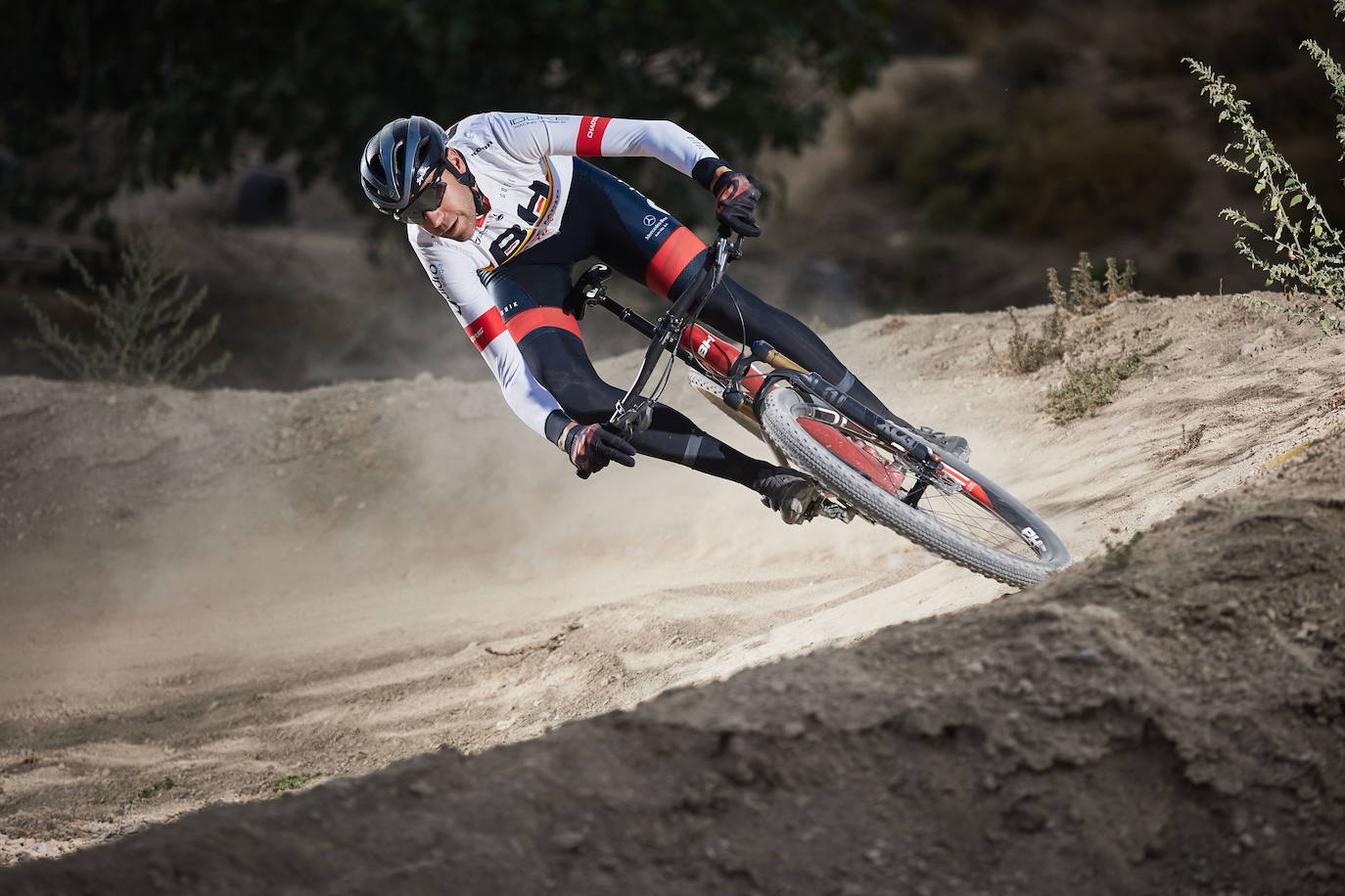 David Valero se recrea en una curva dentro de su circuito. 