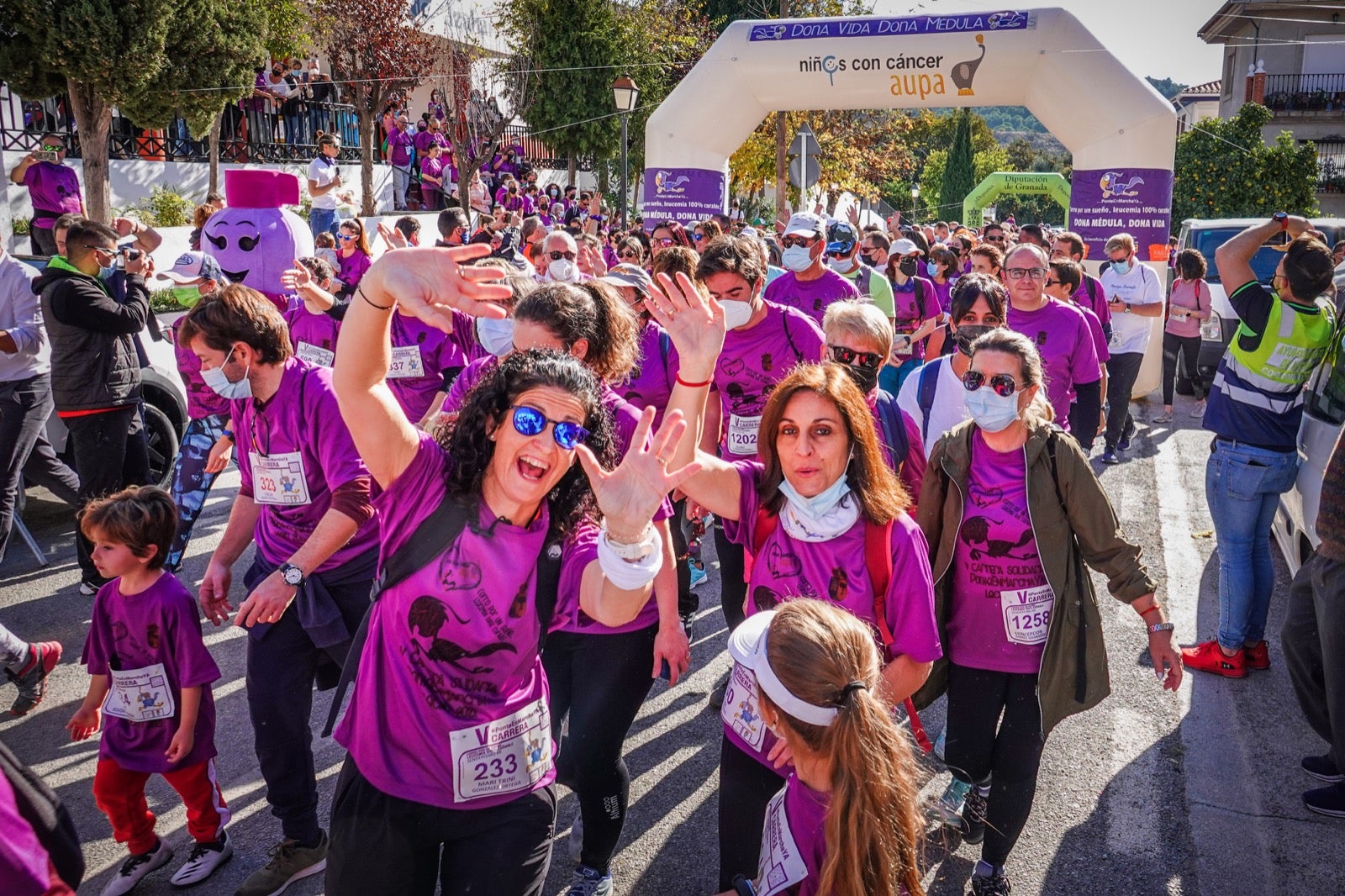 1.500 personas se reúnen en la quinta edición de la carrera #PonteEnMarchaYA de Lecrín, una fiesta comarcal en la que Rafael Torres y Catherine Walkley alcanzan la meta en primer lugar 