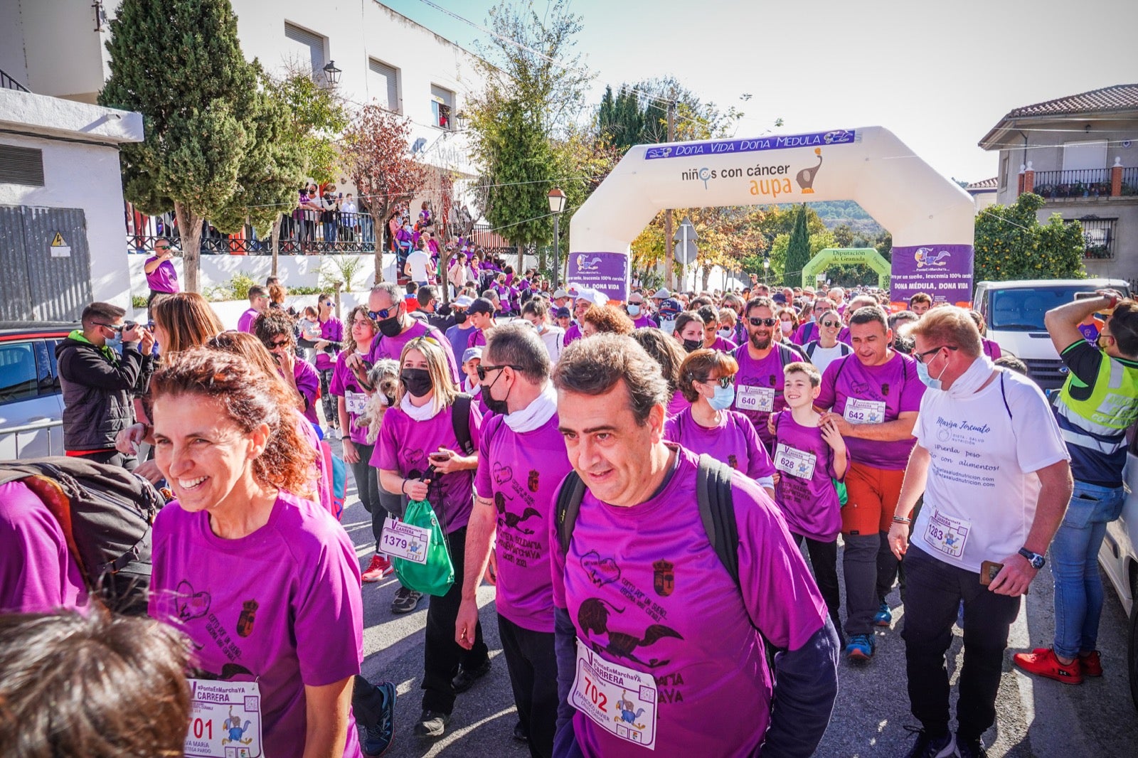 1.500 personas se reúnen en la quinta edición de la carrera #PonteEnMarchaYA de Lecrín, una fiesta comarcal en la que Rafael Torres y Catherine Walkley alcanzan la meta en primer lugar 