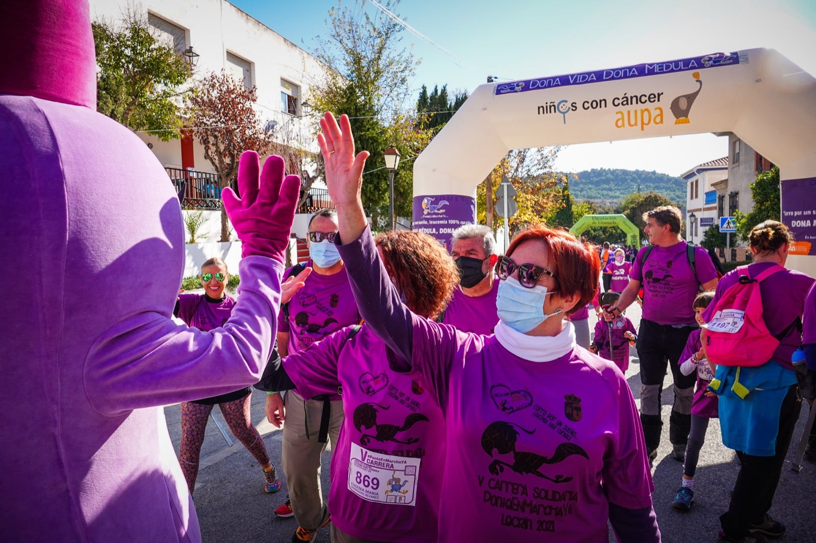 1.500 personas se reúnen en la quinta edición de la carrera #PonteEnMarchaYA de Lecrín, una fiesta comarcal en la que Rafael Torres y Catherine Walkley alcanzan la meta en primer lugar 