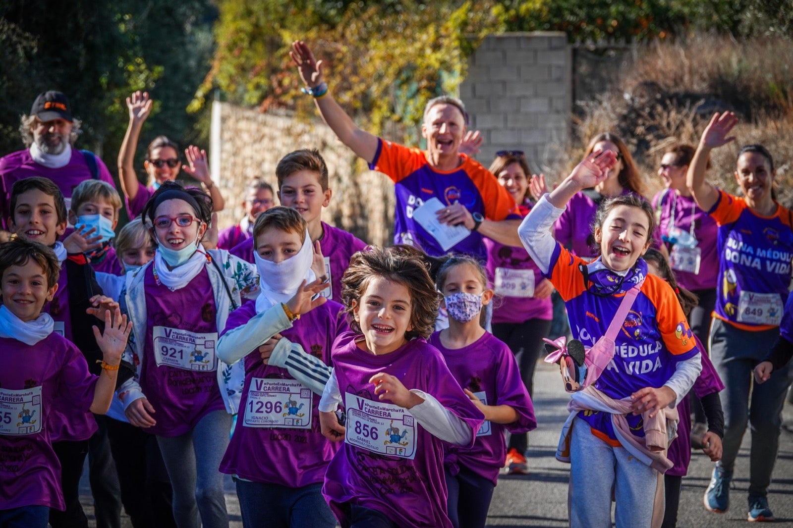 1.500 personas se reúnen en la quinta edición de la carrera #PonteEnMarchaYA de Lecrín, una fiesta comarcal en la que Rafael Torres y Catherine Walkley alcanzan la meta en primer lugar 