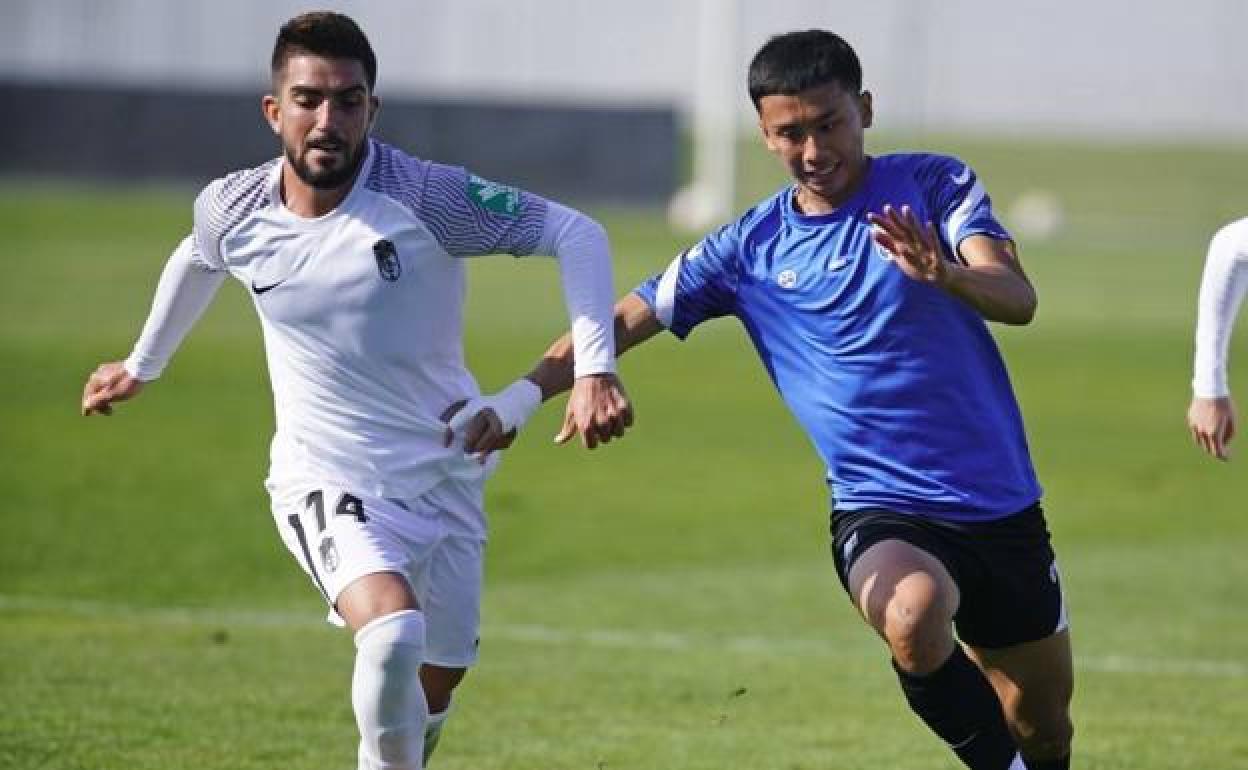 Li (a la derecha) es el único jugador del filial que aún no ha debutado esta temporada. 