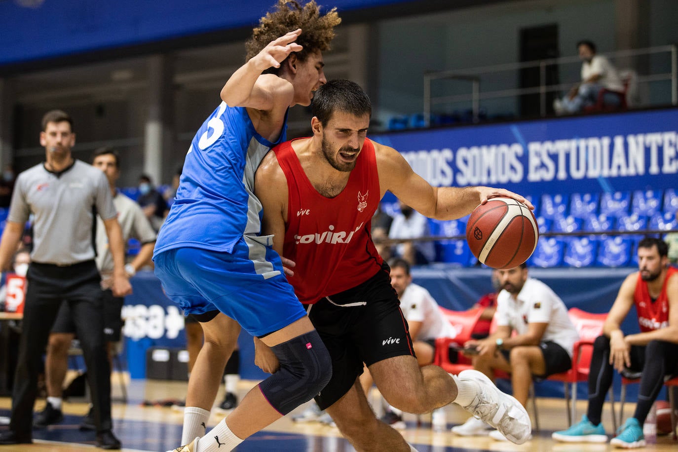 David Iriarte, a la derecha, se recuperó a tiempo de unas molestias de rodilla