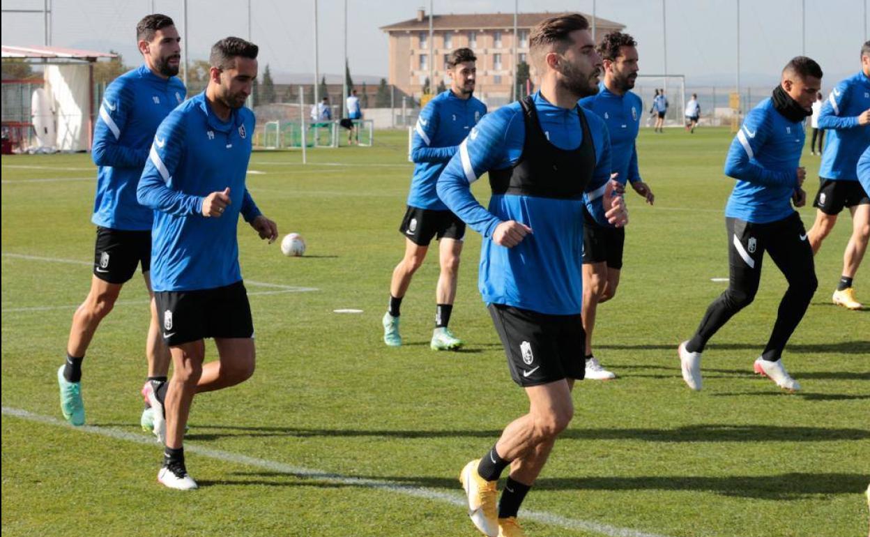 Ángel Montoro y Rubén Rochina, integrados en el grupo tras perderse algunos entrenamientos. 