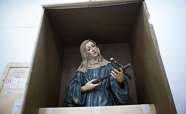 La talla es un compendio de las características escultóricas de José de Mora. 