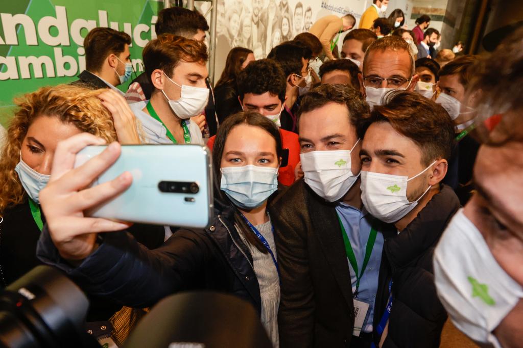 Ambiente en el congreso del PP andaluz en el Palacio de Congresoos