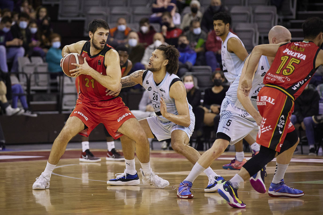 Jugadas del partido entre el Covirán y el Lleida