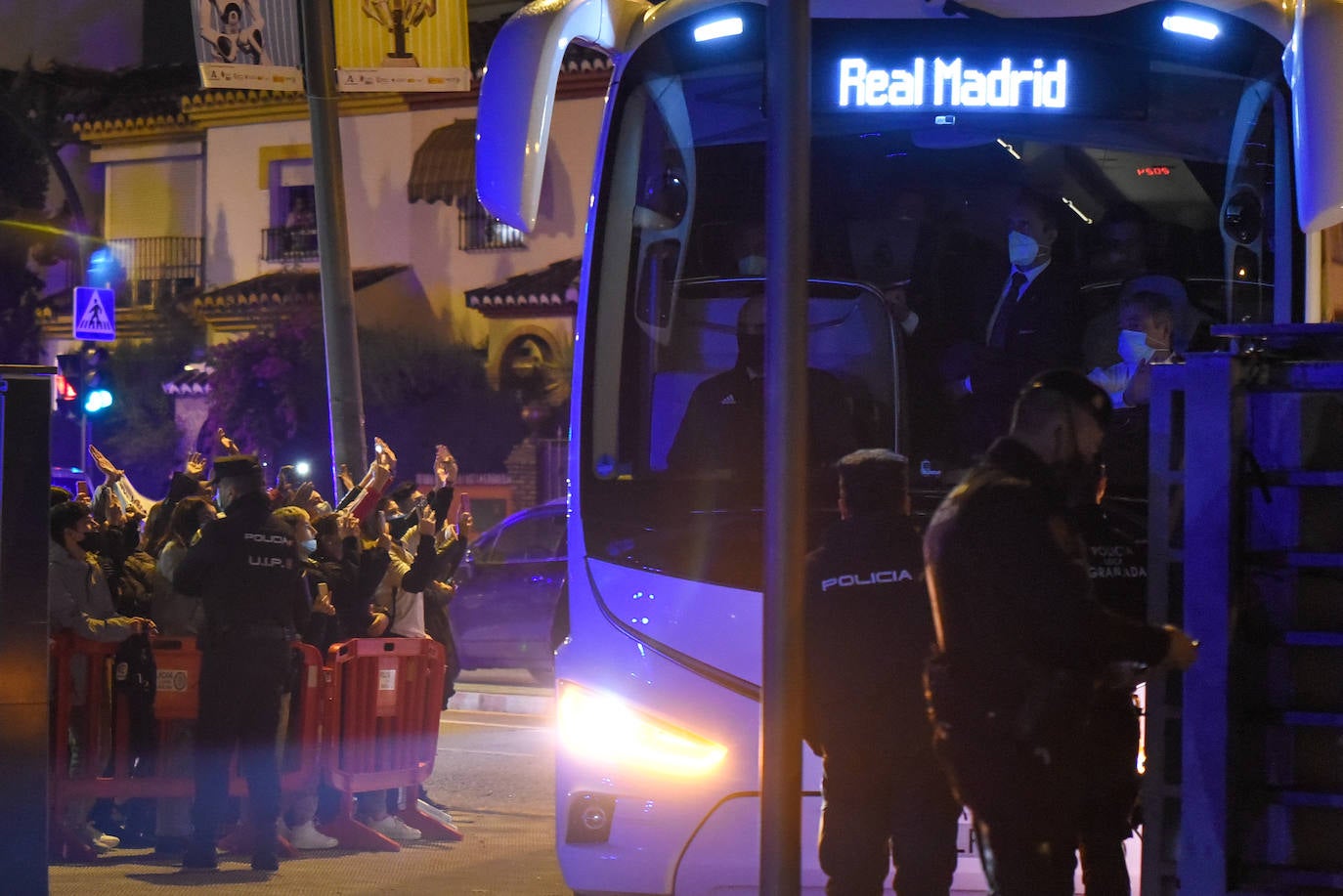 Llegada del Real Madrid a Granada para su partido de este domingo