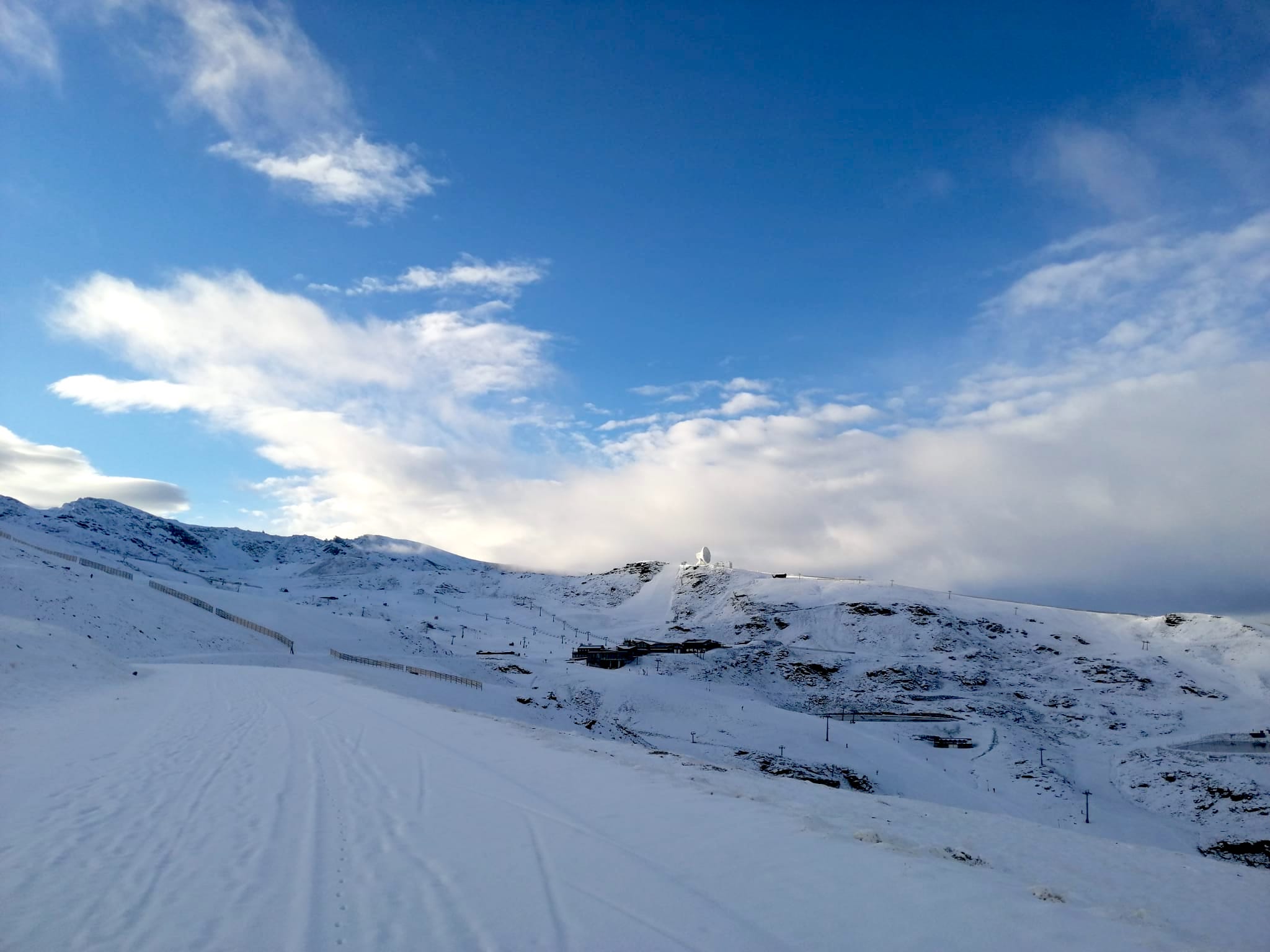 Sierra Nevada amanece teñida de blac