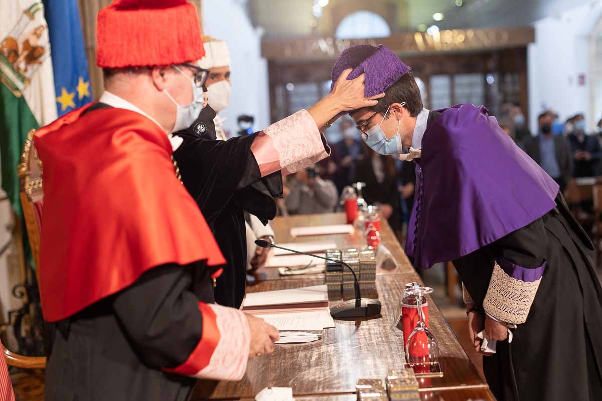 La UGR celebra el acto de investidura de sus nuevos doctores.