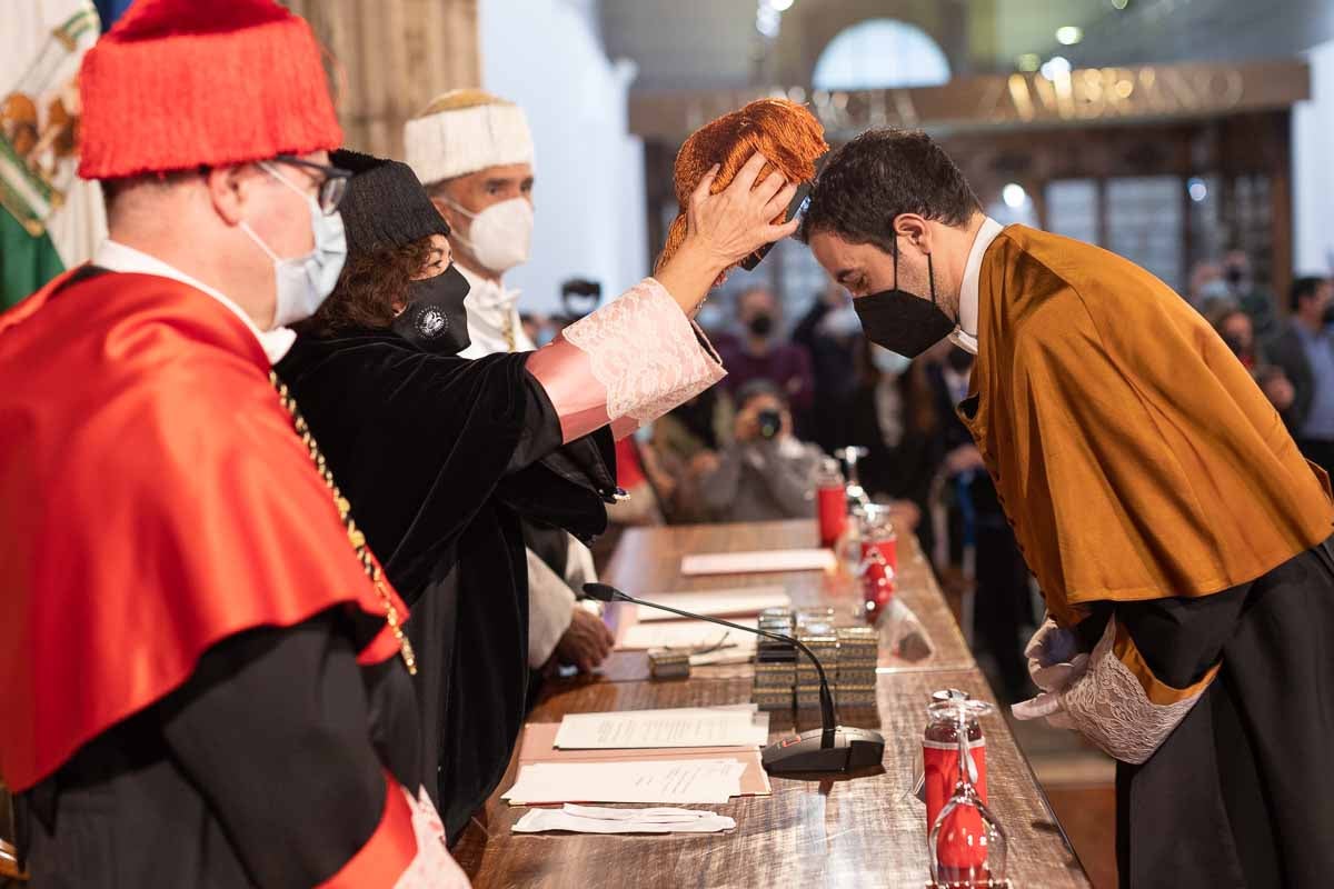 La UGR celebra el acto de investidura de sus nuevos doctores.