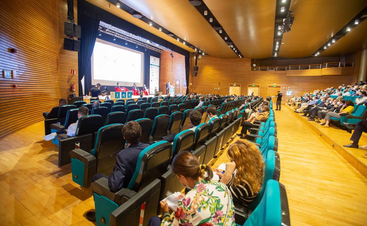 Entre las inversiones que plantea la concesionaria está reformar el auditorio García Lorca para que pueda acoger óperas. 