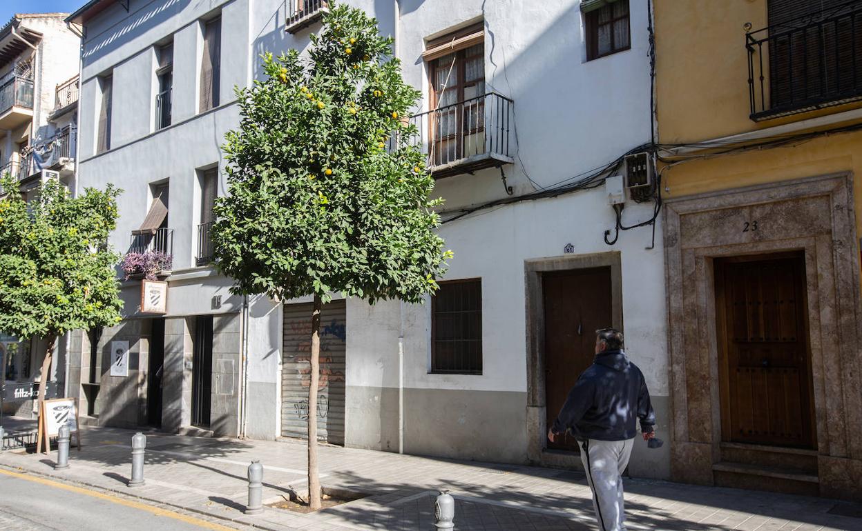 Los vecinos denuncian que se han instalado en el número 21 de la calle Molinos.