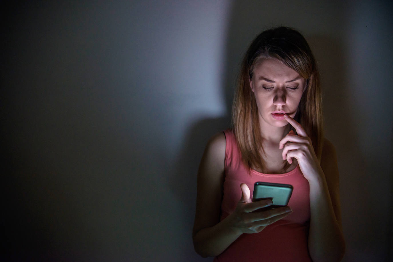 La violencia machista se traslada al WhatsApp y las redes sociales