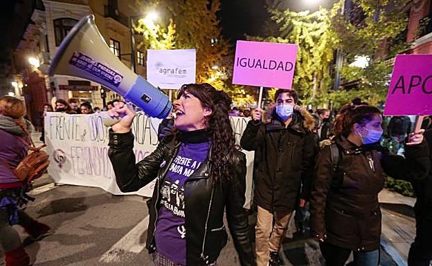 Imagen principal - Alejandra y la marea que venía detrás. 