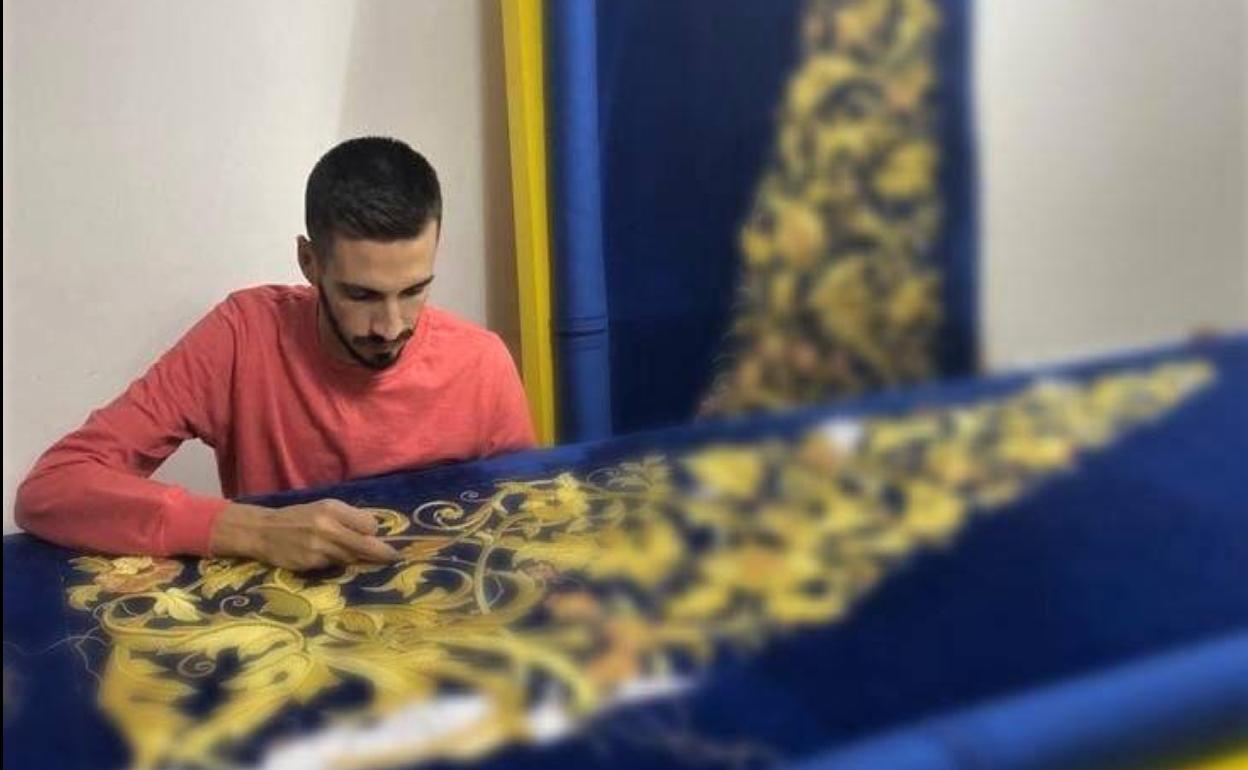 El manto, en el taller de Javier Núñez.