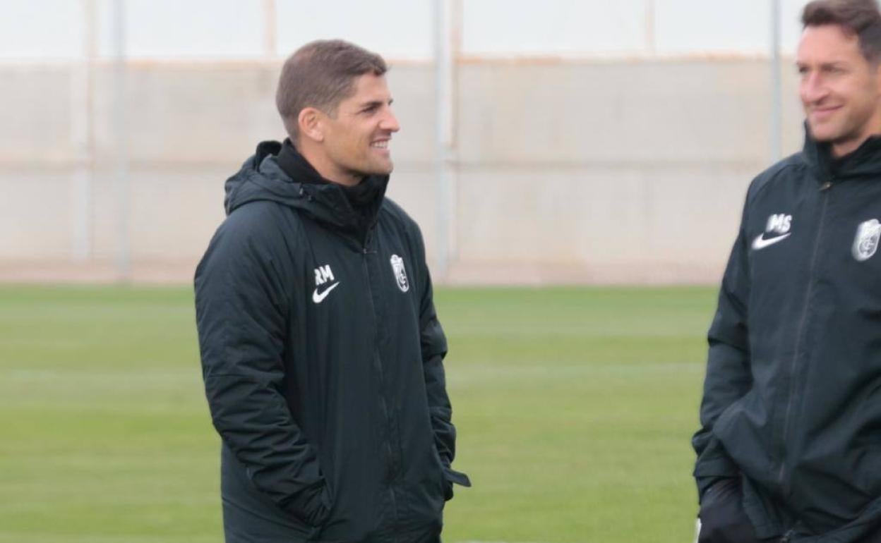 Robert Moreno, durante el entrenamiento de este jueves en la Ciudad Deportiva. 