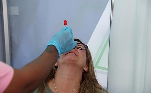 ¿Quién es el primer caso de la variante 'nu' en Europa?