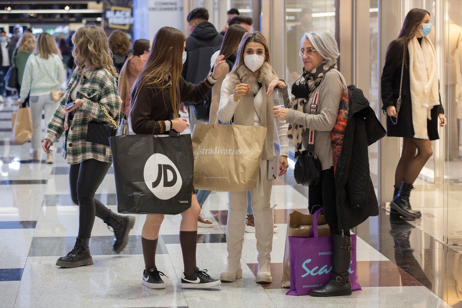 Fotos: Miles de personas en el Black Friday del Nevada Shopping