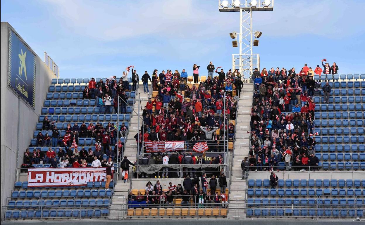 Aficionados del Granada en las gradas del Carranza en enero de 2018. 