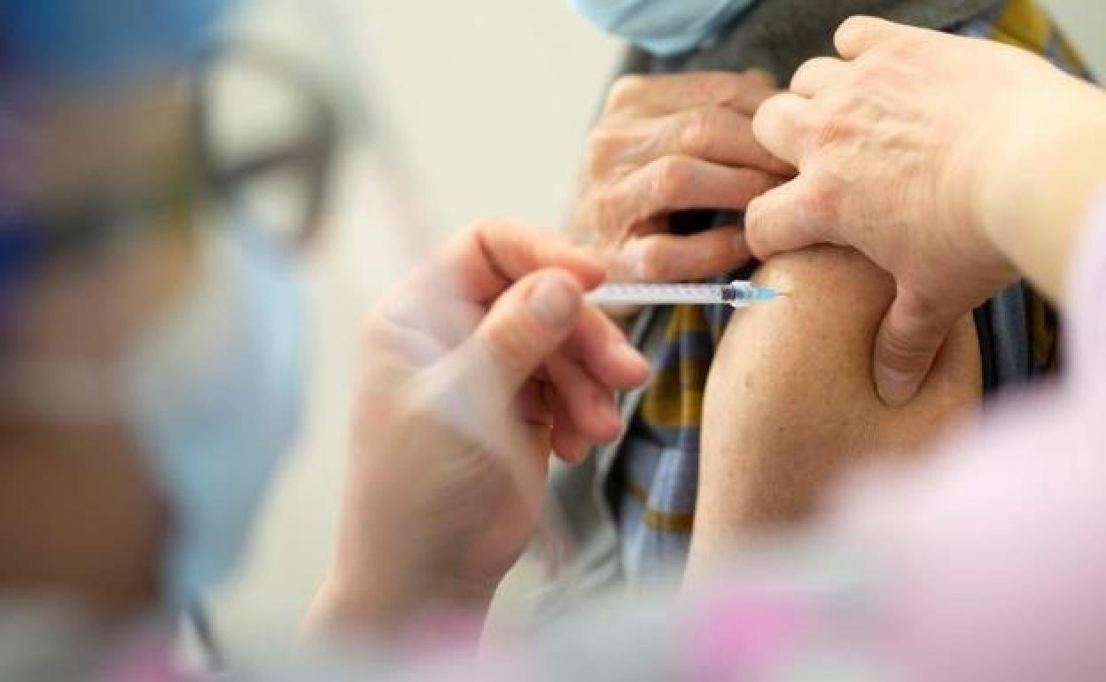 Covid en Andalucía: Cómo pedir cita para la tercera dosis de la vacuna de la covid y cuál se pone en cada caso