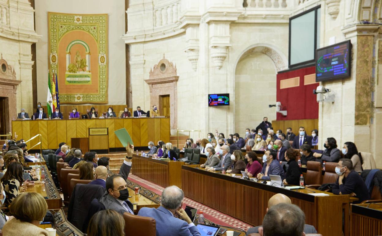 El Gobierno aún prevé aprobar leyes pendientes pese a la denuncia de una 'pinza' del PSOE y Vox 