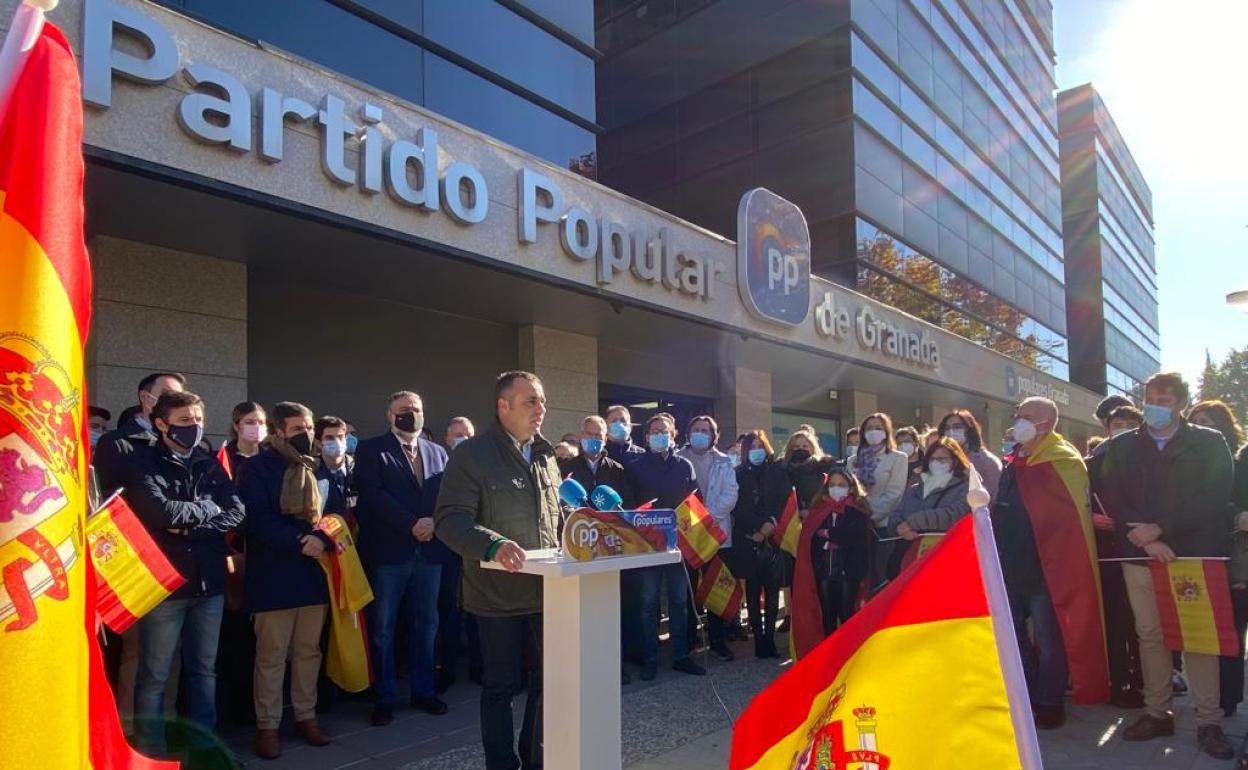 El presidente provincial del PP, Francisco Rodríguez, este lunes en la sede de la formación en Granada.